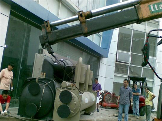 成华区随车吊和汽车吊的核心区别是什么？哪种更省钱？