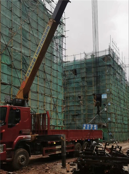 成华区“慢工细活”—— 吊车的 “微动控制” 技术